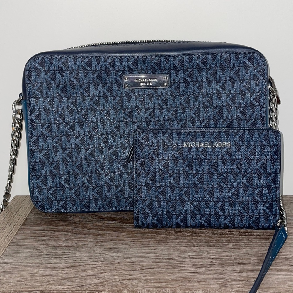 Michael Kors Crossbody purse with Wallet